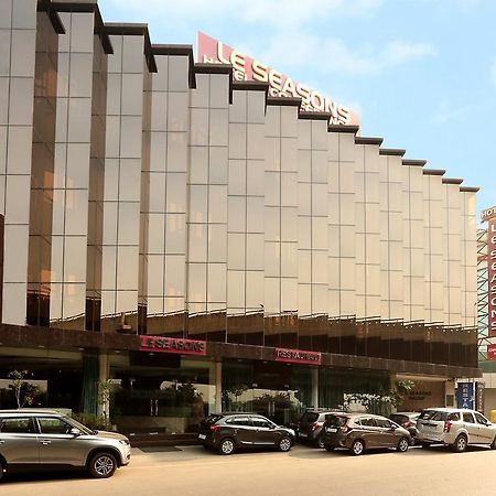 Airport Hotel Le Seasons New Delhi Bagian luar foto
