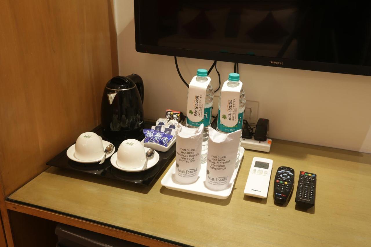 Airport Hotel Le Seasons New Delhi Bagian luar foto