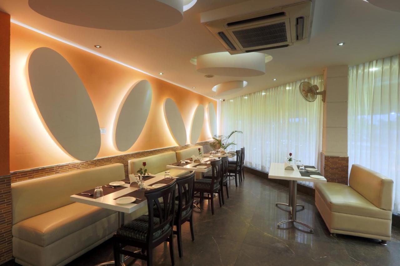 Airport Hotel Le Seasons New Delhi Bagian luar foto