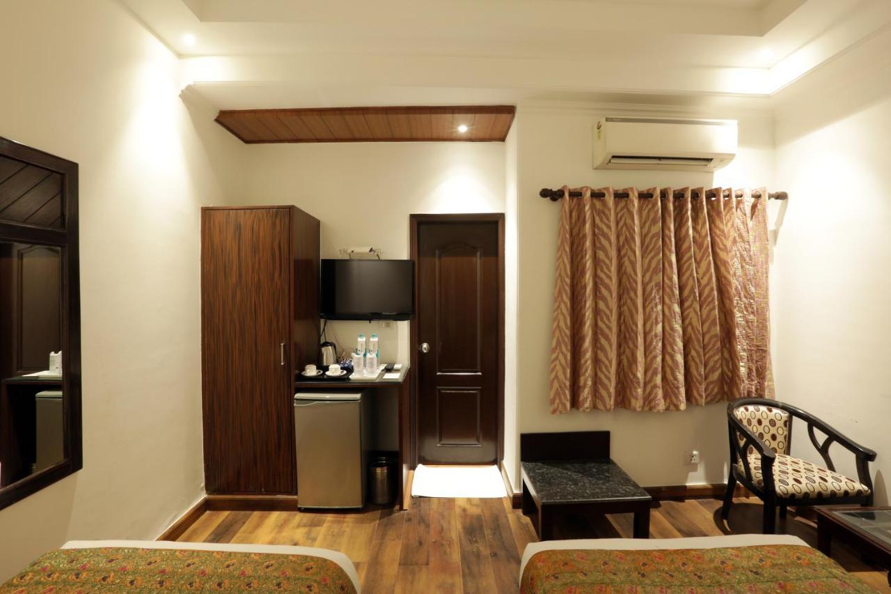 Airport Hotel Le Seasons New Delhi Bagian luar foto