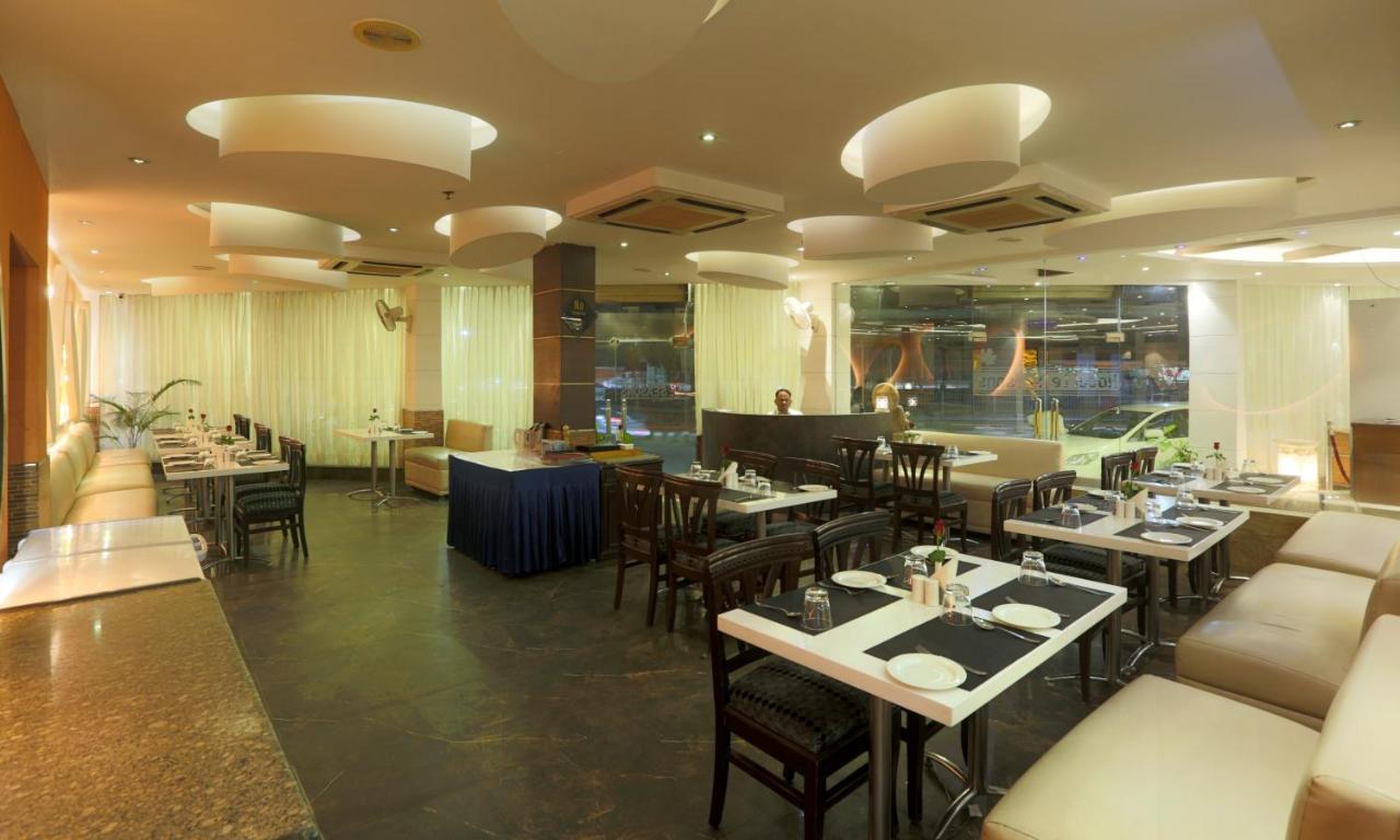 Airport Hotel Le Seasons New Delhi Bagian luar foto