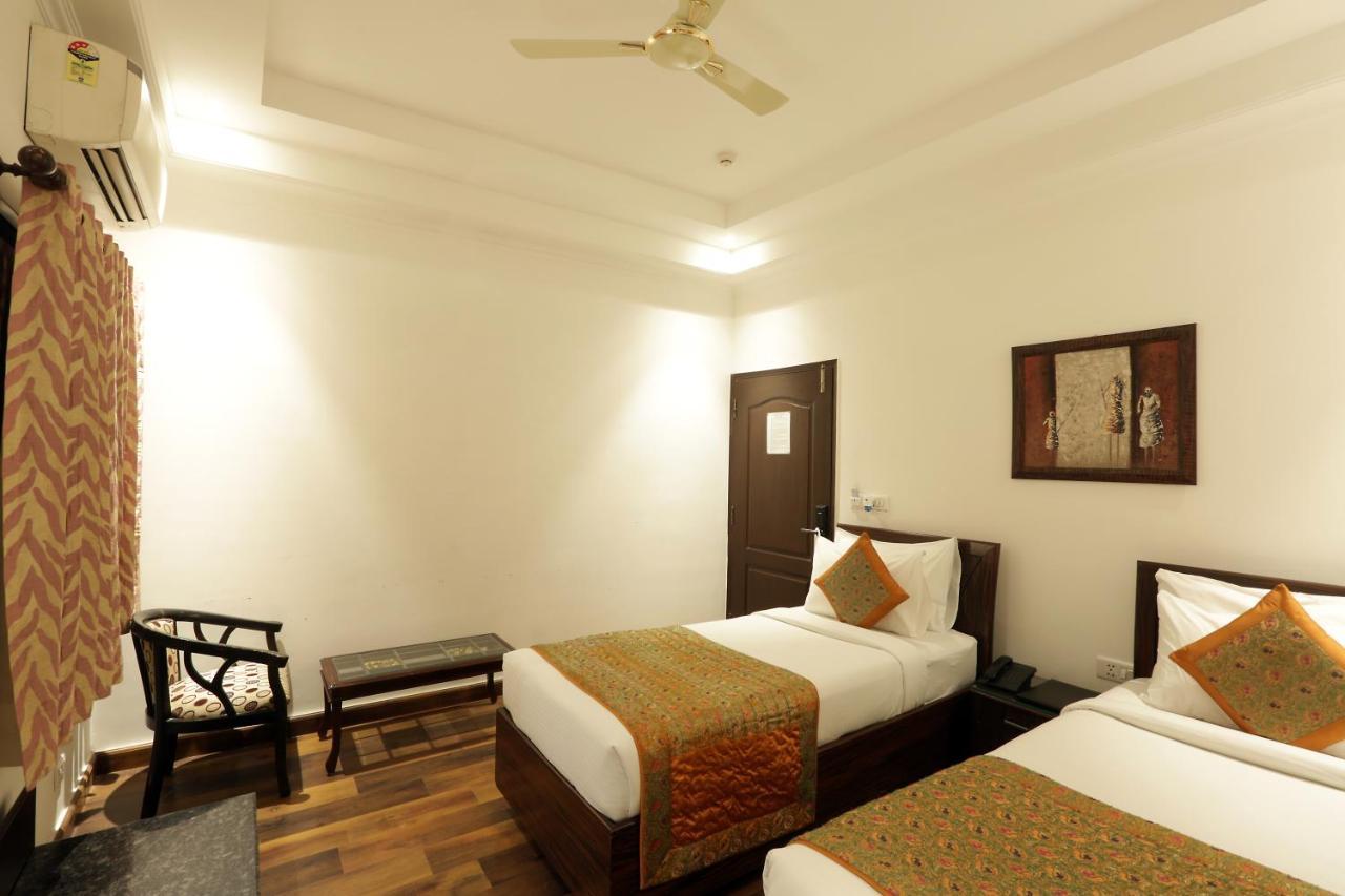 Airport Hotel Le Seasons New Delhi Bagian luar foto