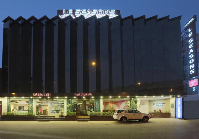 Airport Hotel Le Seasons New Delhi Bagian luar foto