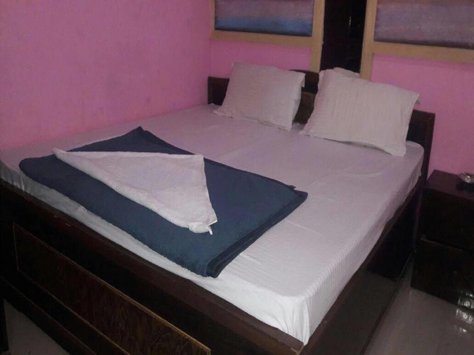 Airport Hotel Le Seasons New Delhi Bagian luar foto